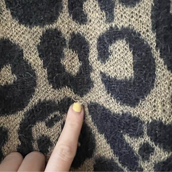 Equipment Animal Print Mohair V-Neck Sweater - Picture 5 of 7